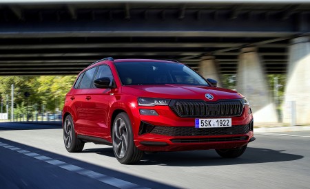 2022 Škoda Karoq SPORTLINE Front Three-Quarter Wallpapers 450x275 (52)