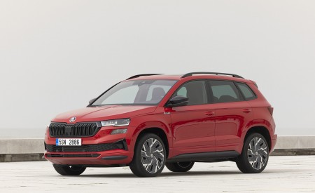 2022 Škoda Karoq Sportline Front Three-Quarter Wallpapers 450x275 (28)