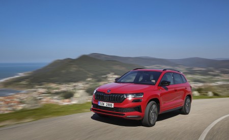 2022 Škoda Karoq Sportline Front Three-Quarter Wallpapers 450x275 (4)