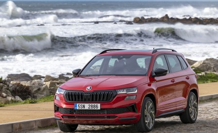 2022 Škoda Karoq Sportline Front Three-Quarter Wallpapers  450x275 (22)