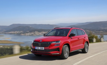 2022 Škoda Karoq Sportline Front Three-Quarter Wallpapers 450x275 (3)