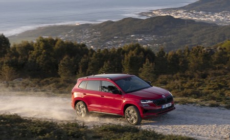 2022 Škoda Karoq Sportline Front Three-Quarter Wallpapers 450x275 (12)