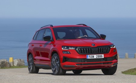 2022 Škoda Karoq Sportline Front Three-Quarter Wallpapers 450x275 (9)