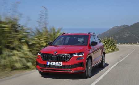 2022 Škoda Karoq Sportline Front Wallpapers 450x275 (2)