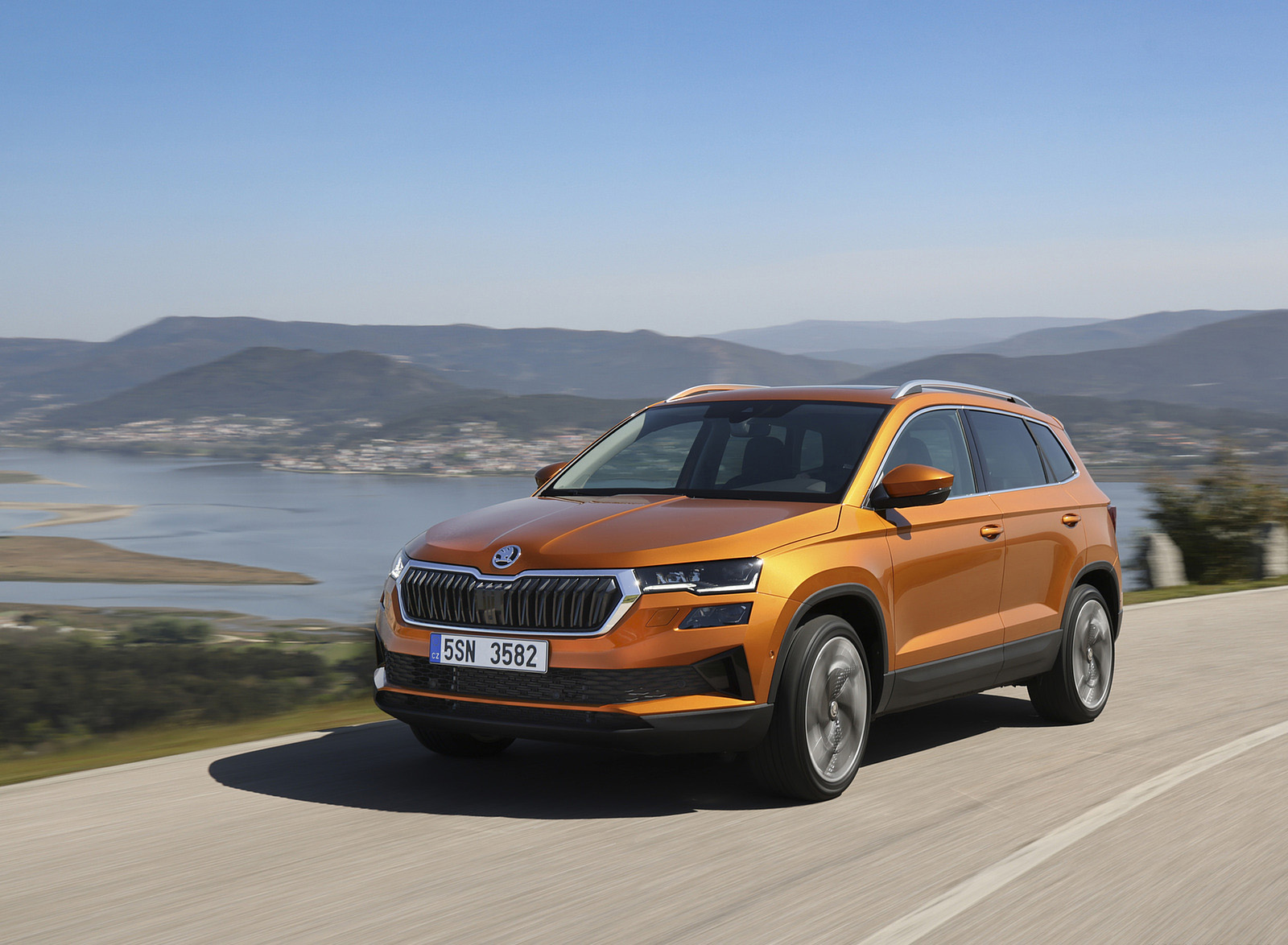 2022 Škoda Karoq Style Front Three-Quarter Wallpapers (3)