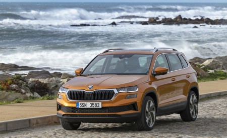 2022 Škoda Karoq Style Front Three-Quarter Wallpapers 450x275 (46)