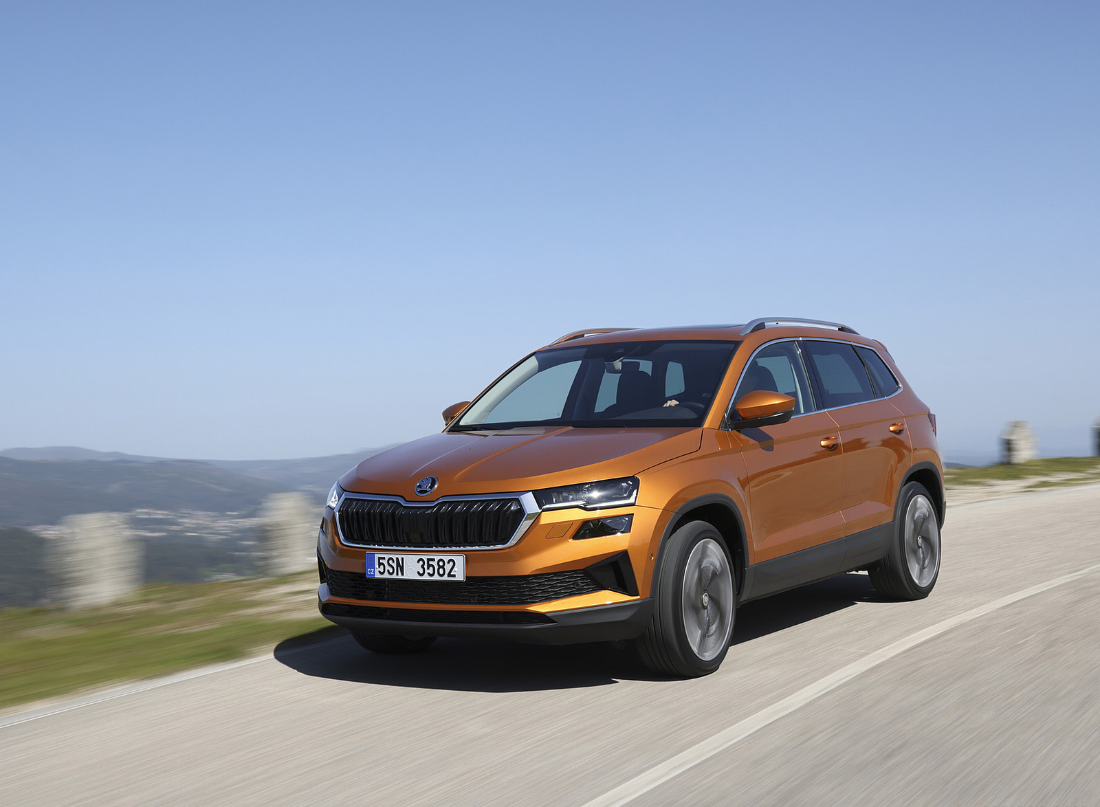 2022 Škoda Karoq Style Front Three-Quarter Wallpapers (5)