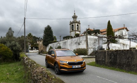 2022 Škoda Karoq Style Front Three-Quarter Wallpapers 450x275 (39)