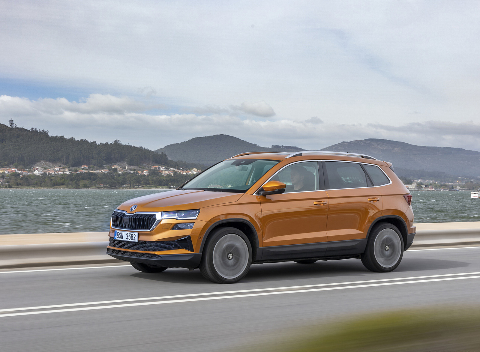 2022 Škoda Karoq Style Front Three-Quarter Wallpapers (12)
