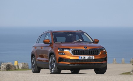 2022 Škoda Karoq Style Front Three-Quarter Wallpapers 450x275 (7)