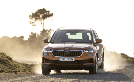 2022 Škoda Karoq Style Front Wallpapers 450x275 (25)