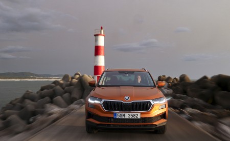 2022 Škoda Karoq Style Front Wallpapers  450x275 (36)
