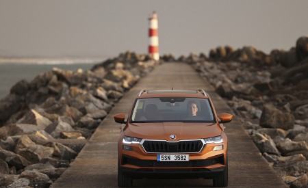 2022 Škoda Karoq Style Front Wallpapers 450x275 (37)