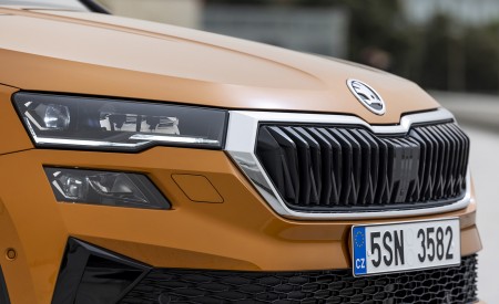 2022 Škoda Karoq Style Front Wallpapers 450x275 (65)