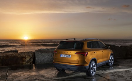 2022 Škoda Karoq Style Rear Three-Quarter Wallpapers 450x275 (56)
