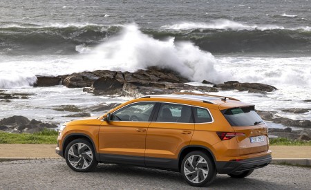 2022 Škoda Karoq Style Rear Three-Quarter Wallpapers 450x275 (47)