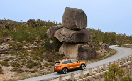 2022 Škoda Karoq Style Rear Three-Quarter Wallpapers 450x275 (34)