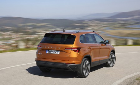2022 Škoda Karoq Style Rear Three-Quarter Wallpapers 450x275 (9)