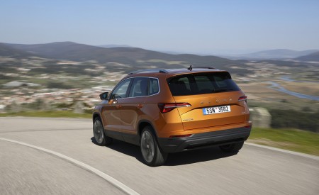 2022 Škoda Karoq Style Rear Three-Quarter Wallpapers 450x275 (6)