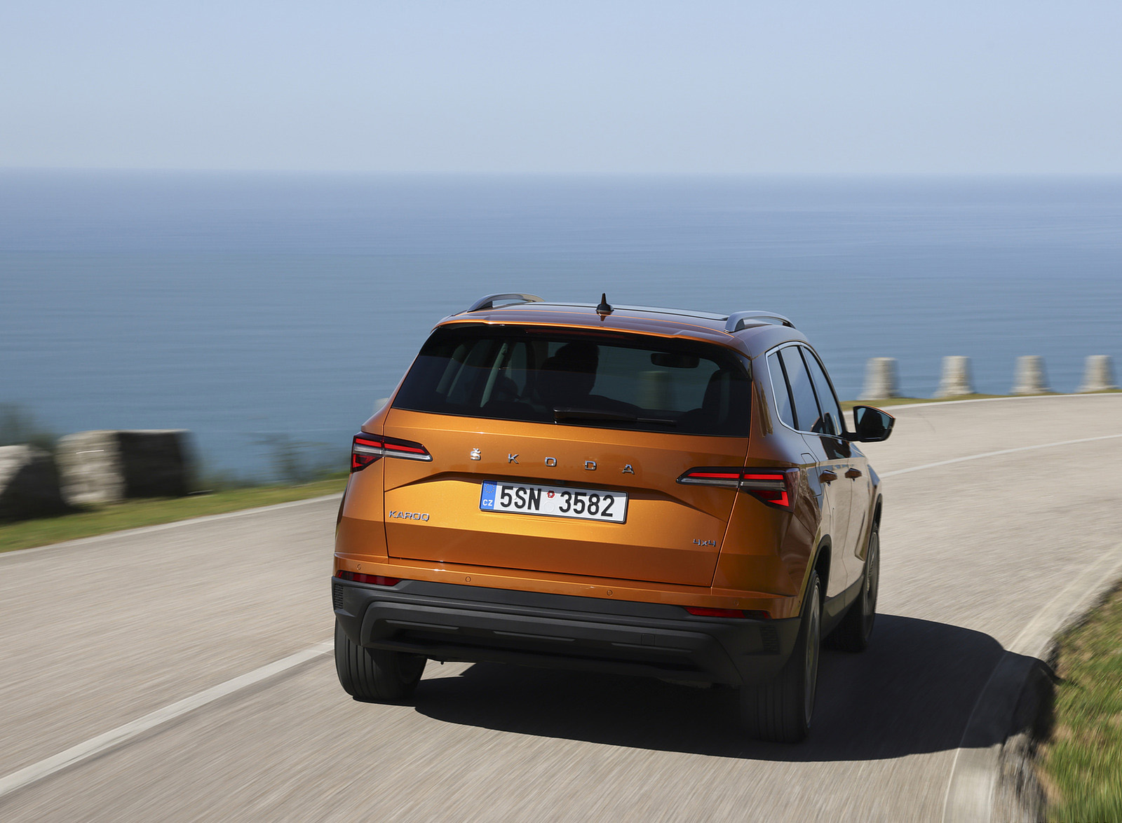 2022 Škoda Karoq Style Rear Wallpapers (2)
