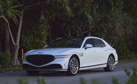 2023 Genesis G90 Front Three-Quarter Wallpapers 450x275 (29)