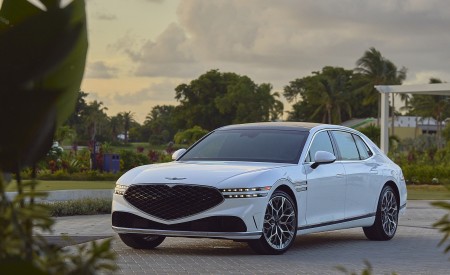 2023 Genesis G90 Front Three-Quarter Wallpapers 450x275 (27)
