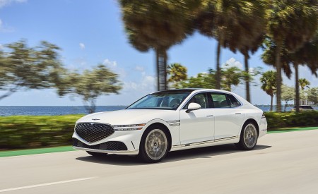 2023 Genesis G90 Front Three-Quarter Wallpapers 450x275 (2)