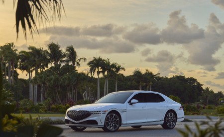 2023 Genesis G90 Front Three-Quarter Wallpapers  450x275 (28)