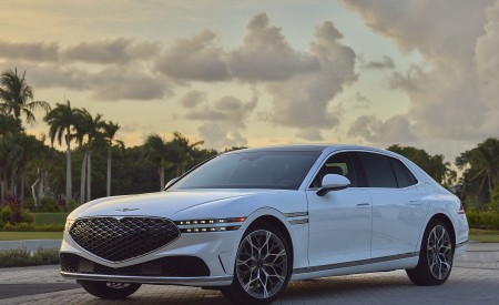 2023 Genesis G90 Front Three-Quarter Wallpapers 450x275 (26)