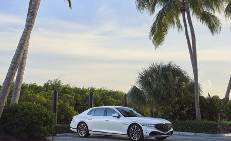 2023 Genesis G90 Front Three-Quarter Wallpapers 450x275 (23)