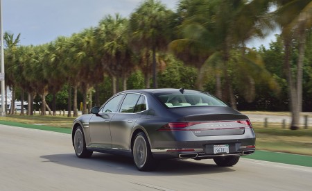 2023 Genesis G90 Rear Three-Quarter Wallpapers  450x275 (40)