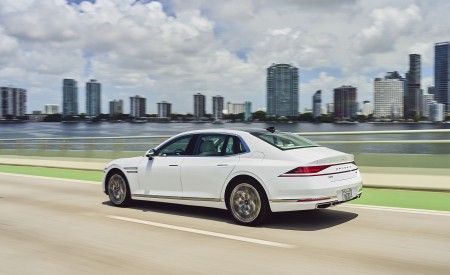 2023 Genesis G90 Rear Three-Quarter Wallpapers 450x275 (8)