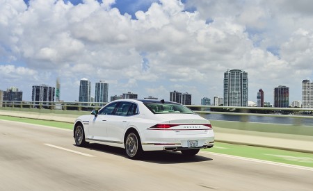 2023 Genesis G90 Rear Three-Quarter Wallpapers 450x275 (9)