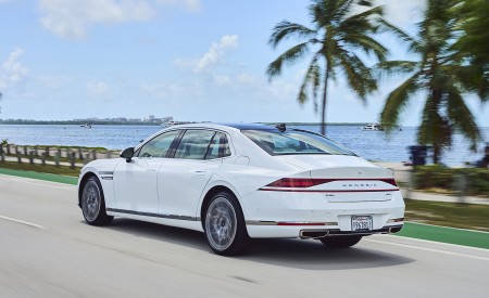 2023 Genesis G90 Rear Three-Quarter Wallpapers 450x275 (11)