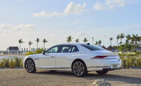 2023 Genesis G90 Rear Three-Quarter Wallpapers 450x275 (25)