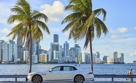 2023 Genesis G90 Side Wallpapers  450x275 (21)