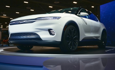 2022 Chrysler Airflow Concept Front Three-Quarter Wallpapers 450x275 (25)