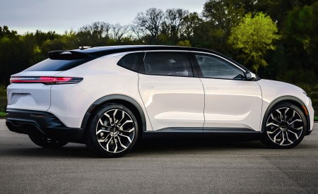 2022 Chrysler Airflow Concept Rear Three-Quarter Wallpapers 450x275 (7)