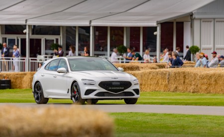 2022 Genesis G70 Shooting Brake UK version Front Three-Quarter Wallpapers 450x275 (7)