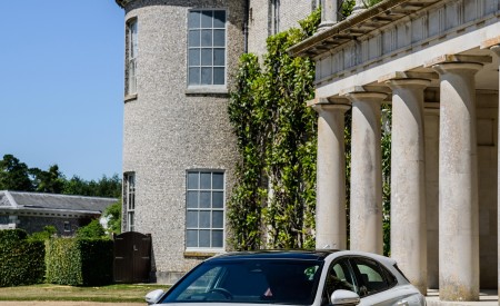 2022 Genesis G70 Shooting Brake UK version Front Three-Quarter Wallpapers 450x275 (11)