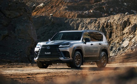 2022 Lexus LX 600 OFFROAD JAOS Front Three-Quarter Wallpapers 450x275 (6)
