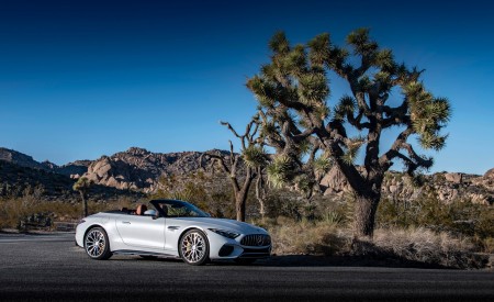 2022 Mercedes-AMG SL 55 4Matic+ US version Front Three-Quarter Wallpapers 450x275 (42)