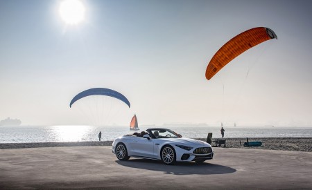 2022 Mercedes-AMG SL 55 4Matic+ US version Front Three-Quarter Wallpapers 450x275 (10)