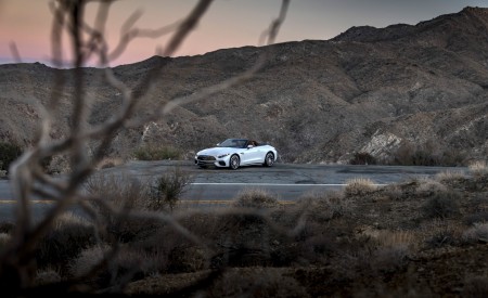 2022 Mercedes-AMG SL 55 4Matic+ US version Front Three-Quarter Wallpapers 450x275 (39)