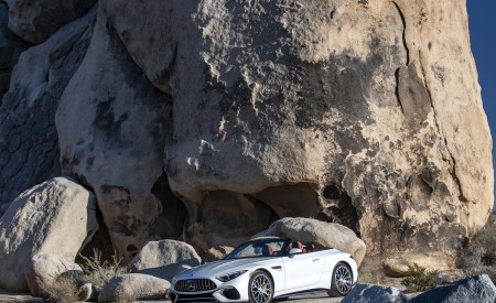 2022 Mercedes-AMG SL 55 4Matic+ US version Front Three-Quarter Wallpapers 450x275 (40)