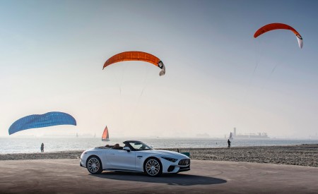 2022 Mercedes-AMG SL 55 4Matic+ US version Front Three-Quarter Wallpapers 450x275 (12)