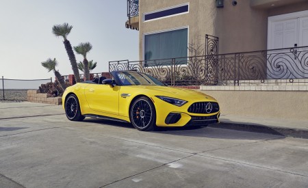 2022 Mercedes-AMG SL 63 4Matic+ US version Front Three-Quarter Wallpapers 450x275 (9)