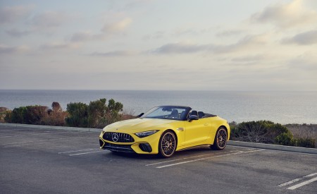 2022 Mercedes-AMG SL 63 4Matic+ US version Front Three-Quarter Wallpapers 450x275 (17)