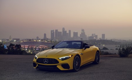 2022 Mercedes-AMG SL 63 4Matic+ US version Front Three-Quarter Wallpapers 450x275 (23)