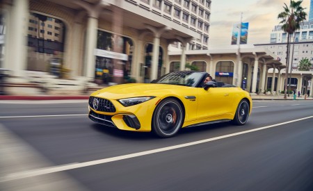 2022 Mercedes-AMG SL 63 4Matic+ US version Front Three-Quarter Wallpapers 450x275 (6)